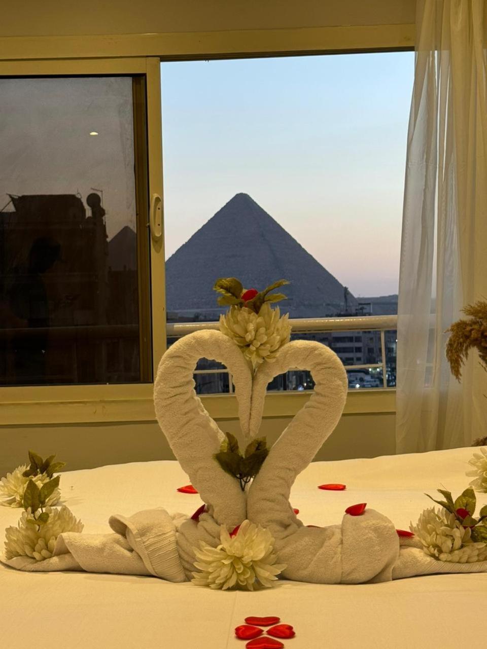 Khufu Pyramids Inn Nazlet el-Sîsi Eksteriør billede