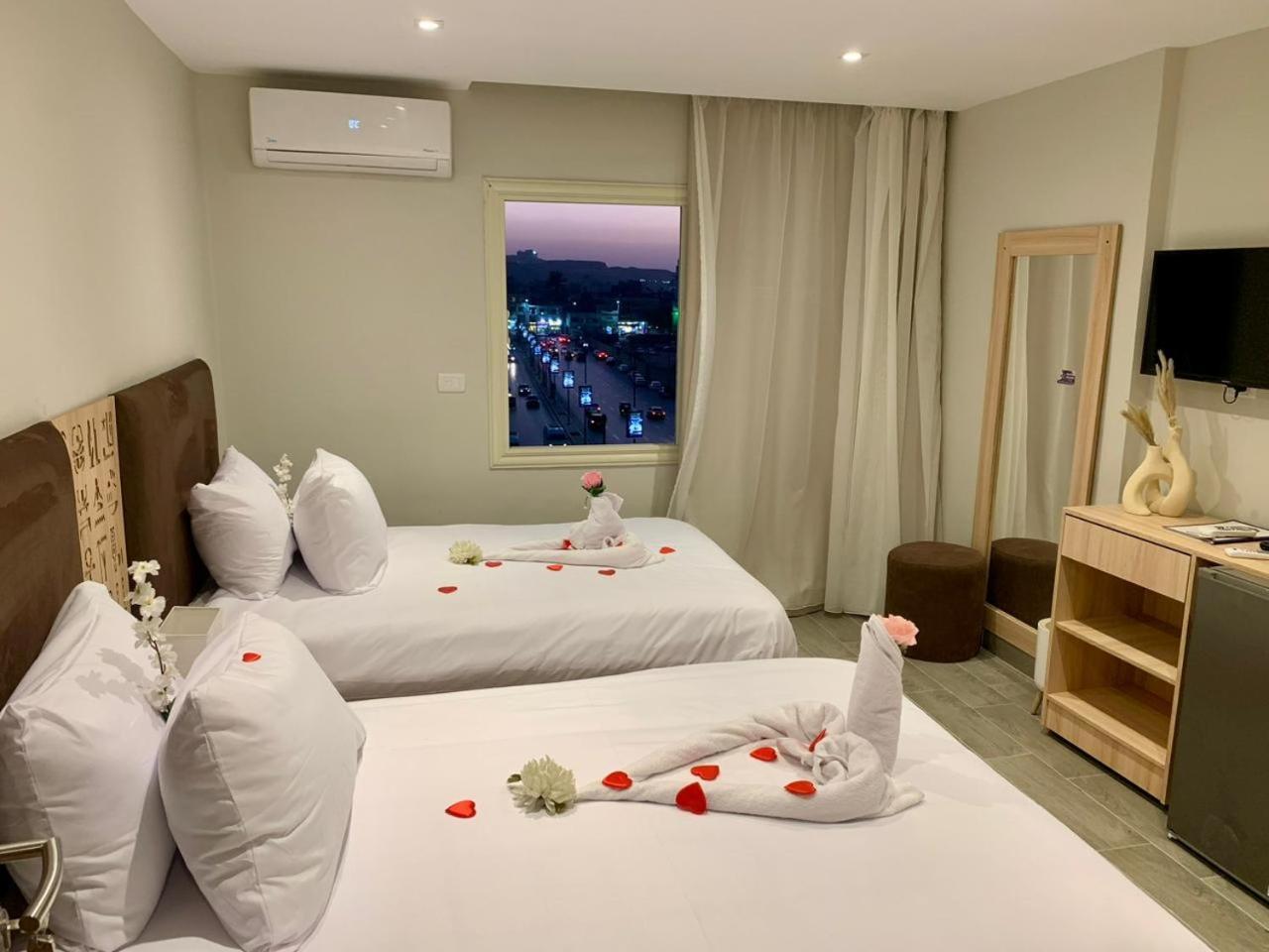 Khufu Pyramids Inn Nazlet el-Sîsi Eksteriør billede